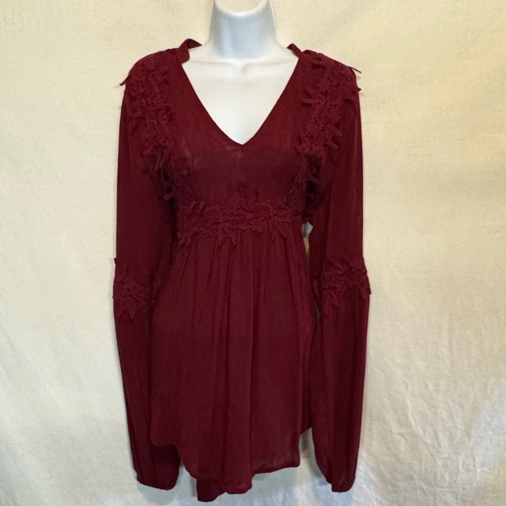 A-169 Coco & Jaimeson Burgundy Lace Trim Hi Lo Long Sleeve Blouse Size M
